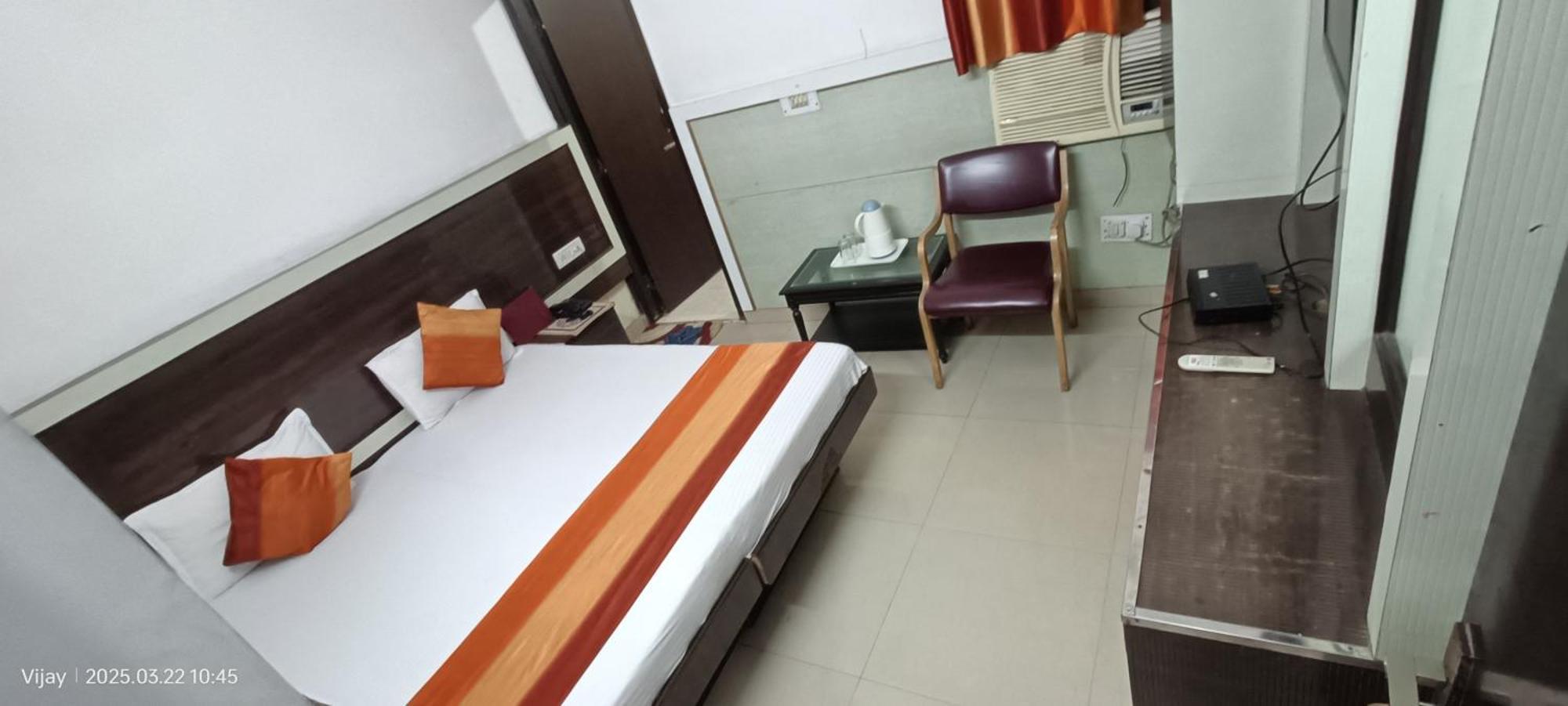 Hotel Su Shree Continental 5 Minutes Walk From New Delhi Railway Station Zewnętrze zdjęcie